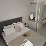 Rodini Ylia - Maisonette With Yard Apartamento