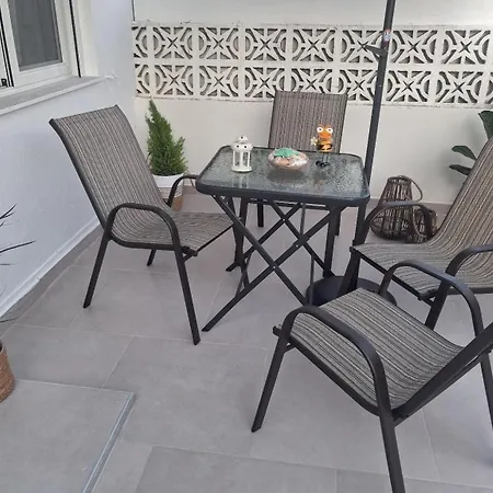 Rodini Ylia - Maisonette With Yard Appartement *