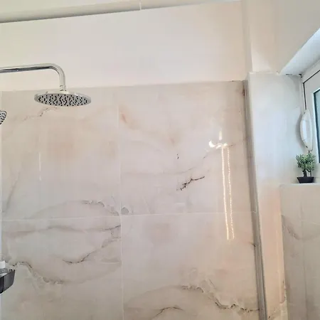 Rodini Ylia - Maisonette With Yard Appartement