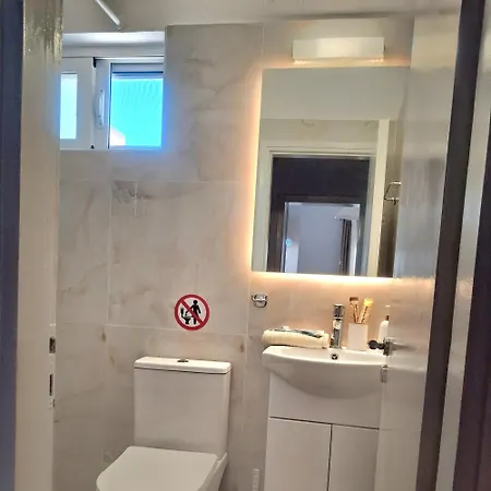 Rodini Ylia - Maisonette With Yard Appartement *