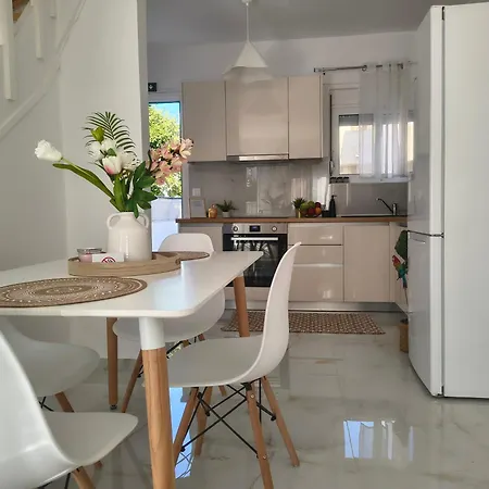 Rodini Ylia - Maisonette With Yard Appartement