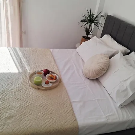 Rodini Ylia - Maisonette With Yard Appartement *