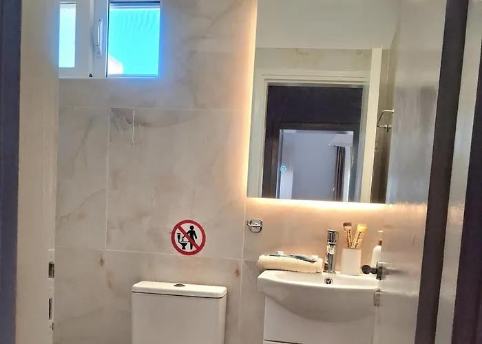 Rodini Ylia - Maisonette With Yard Apartment *