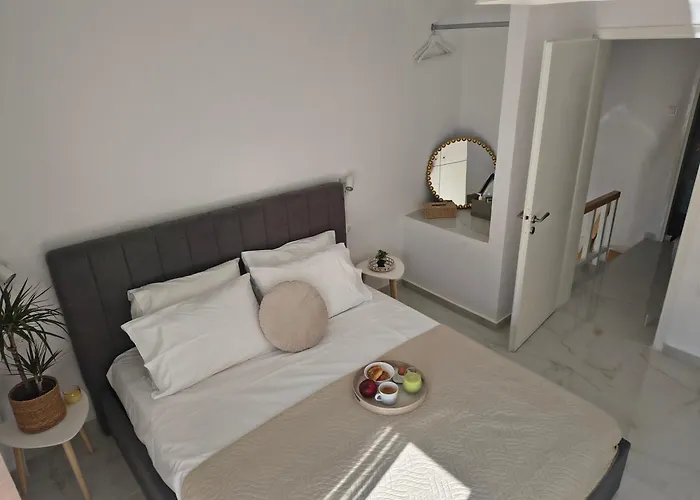 Rodini Ylia - Maisonette With Yard Apartment