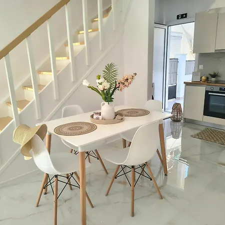 Rodini Ylia - Maisonette With Yard Appartement