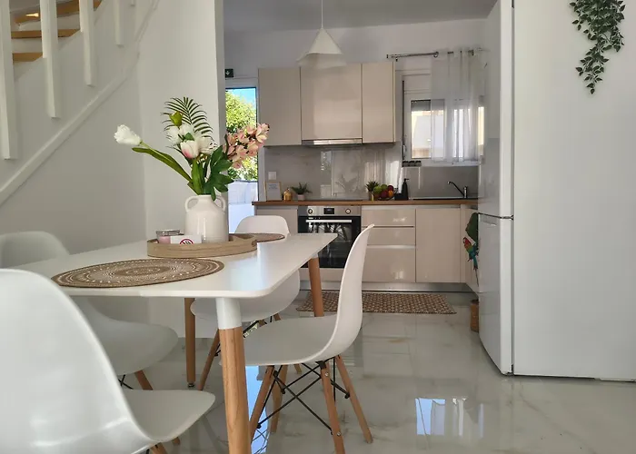 Rodini Ylia - Maisonette With Yard Appartement